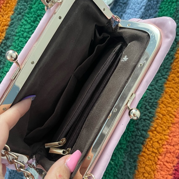 Quilted Pink Modern handbag with crossbody strap. - Picture 7 of 8